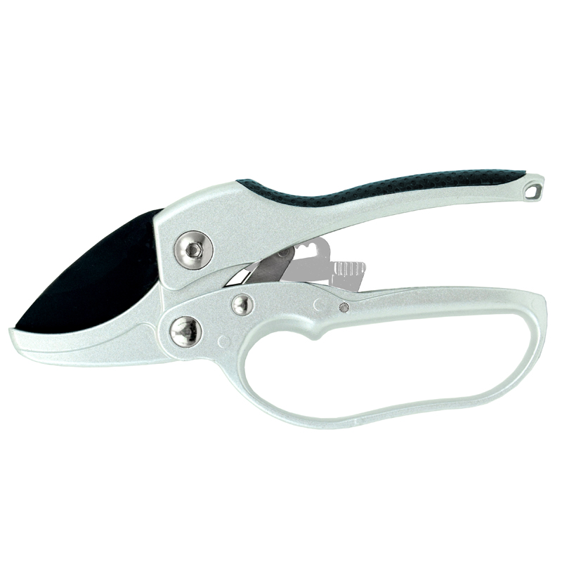 Ratchet Anvil Pruner for Smaller Hands - KEW Spear & Jackson